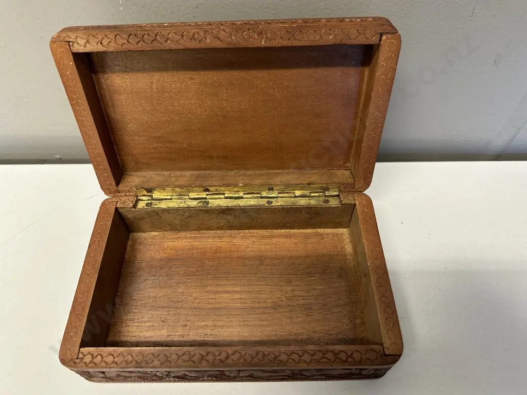 Vintage Carved Wooden Box African Animal Themed. H7 W20 D12cm Image 1++
