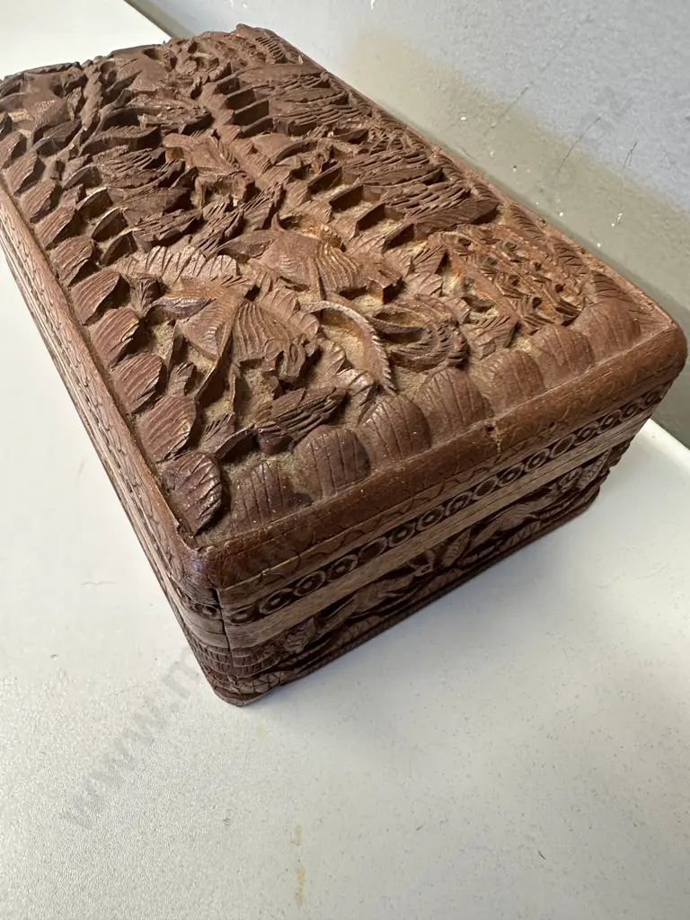 Vintage Carved Wooden Box African Animal Themed. H7 W20 D12cm Image 1++