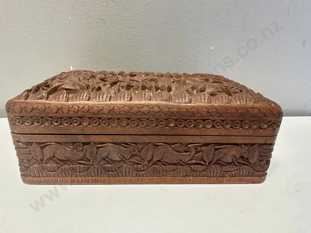Vintage Carved Wooden Box African Animal Themed. H7 W20 D12cm Image 1++