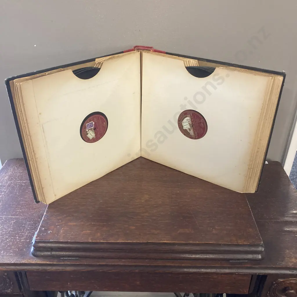Beggs's Record Album & "His Masters Voice" Gramophone Records Image 1++