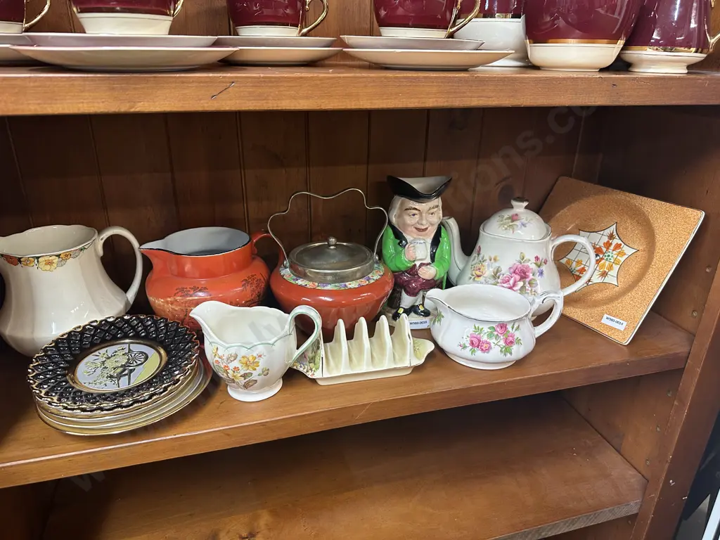 Selection Of China Items Including Clarice Cliff, Pedestal Cake Plate Etc Image 1++