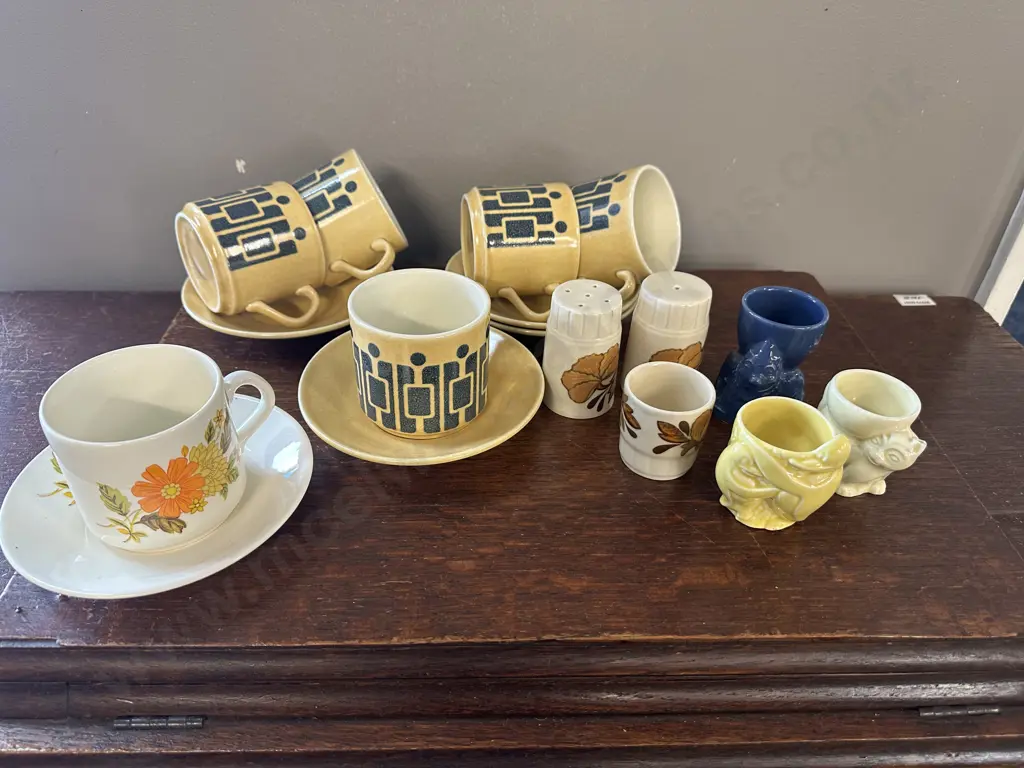 Assorted Crown Lynn Crockery, Egg Cups Etc Image 1++