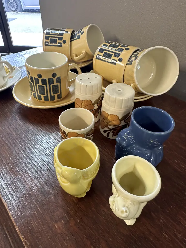 Assorted Crown Lynn Crockery, Egg Cups Etc Image 1++