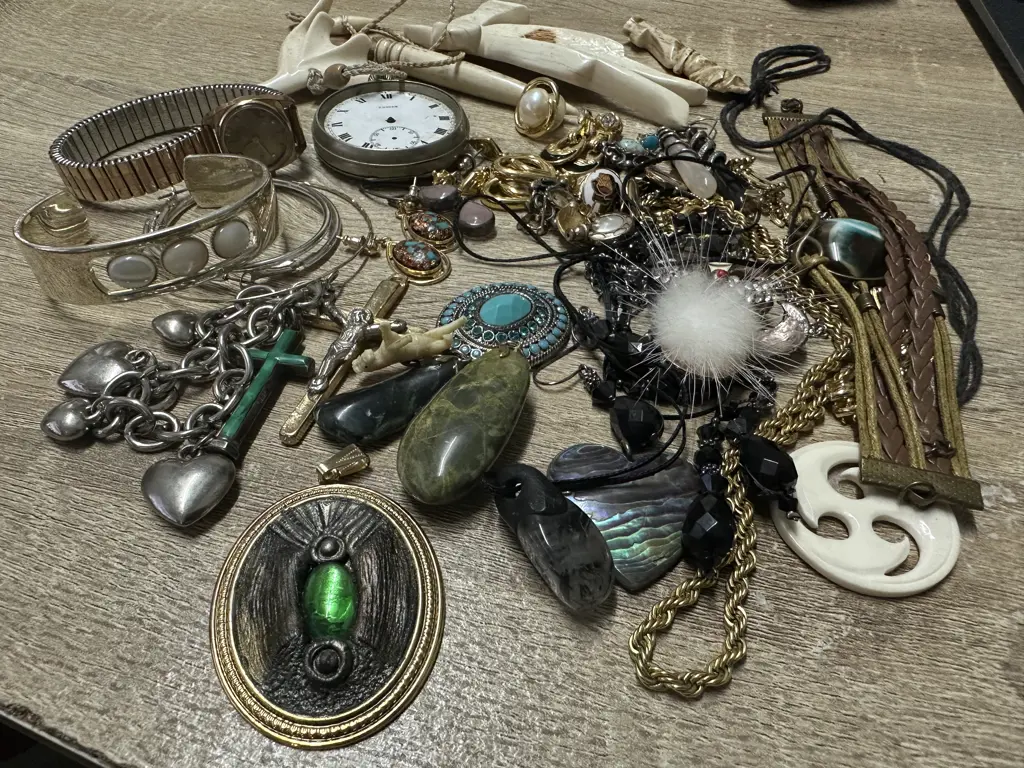 Selection of Vintage Jewellery, Bifora Watch, Pendants, Necklaces Etc Image 1++