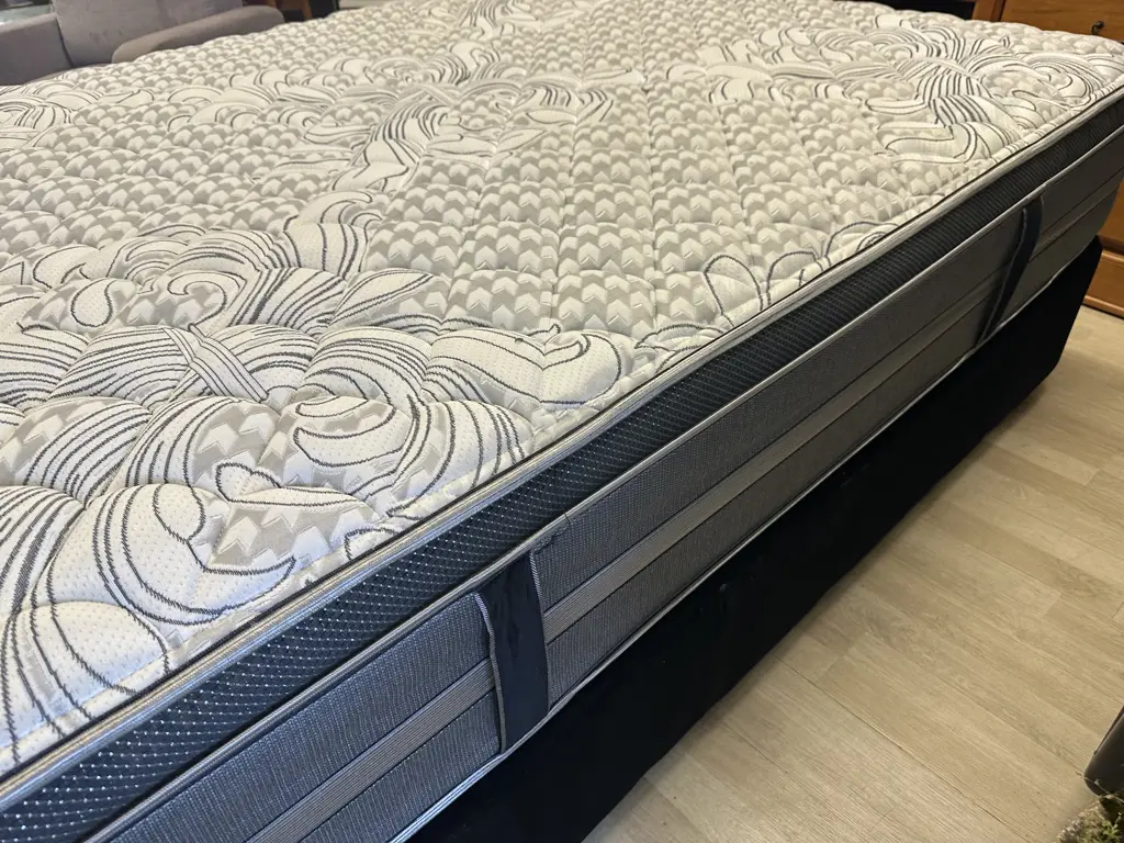 Beautyrest Gold Revolution Firm Queensize Mattress & Base Image 1++