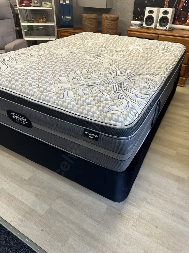 Beautyrest Gold Revolution Firm Queensize Mattress & Base Image 1++