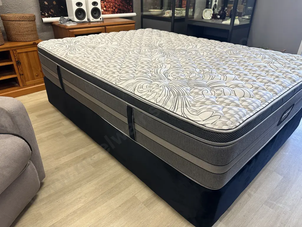 Beautyrest Gold Revolution Firm Queensize Mattress & Base Image 1++