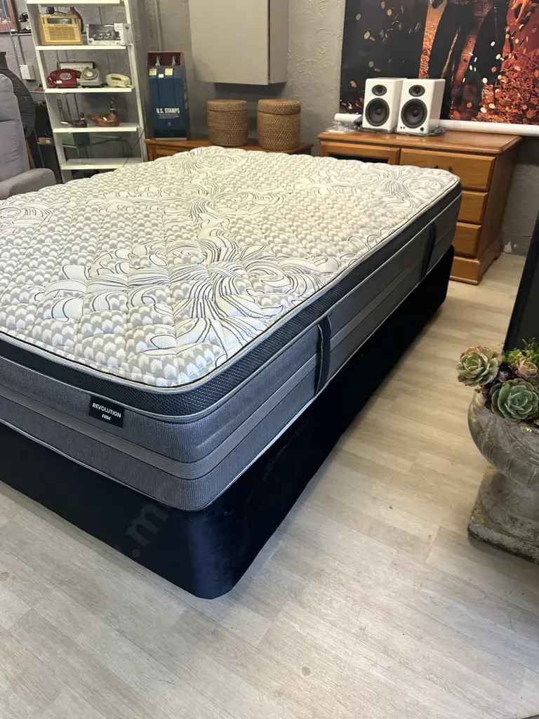 Beautyrest Gold Revolution Firm Queensize Mattress & Base Image 1++