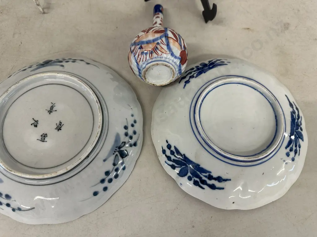 Early Japanese Imari Plates x 2 With an Onion Vase (1 Plate As Found) Image 1++