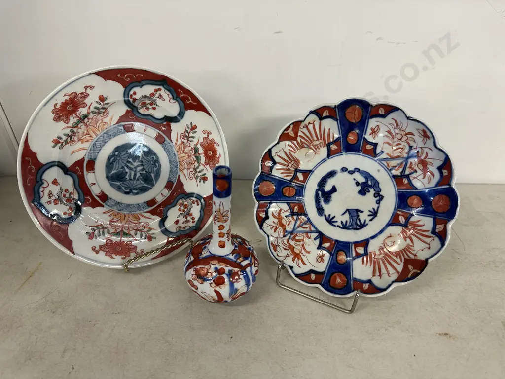 Early Japanese Imari Plates x 2 With an Onion Vase Image 1++
