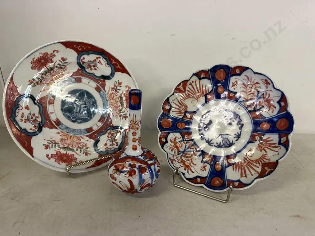 Early Japanese Imari Plates x 2 With an Onion Vase Image 1++
