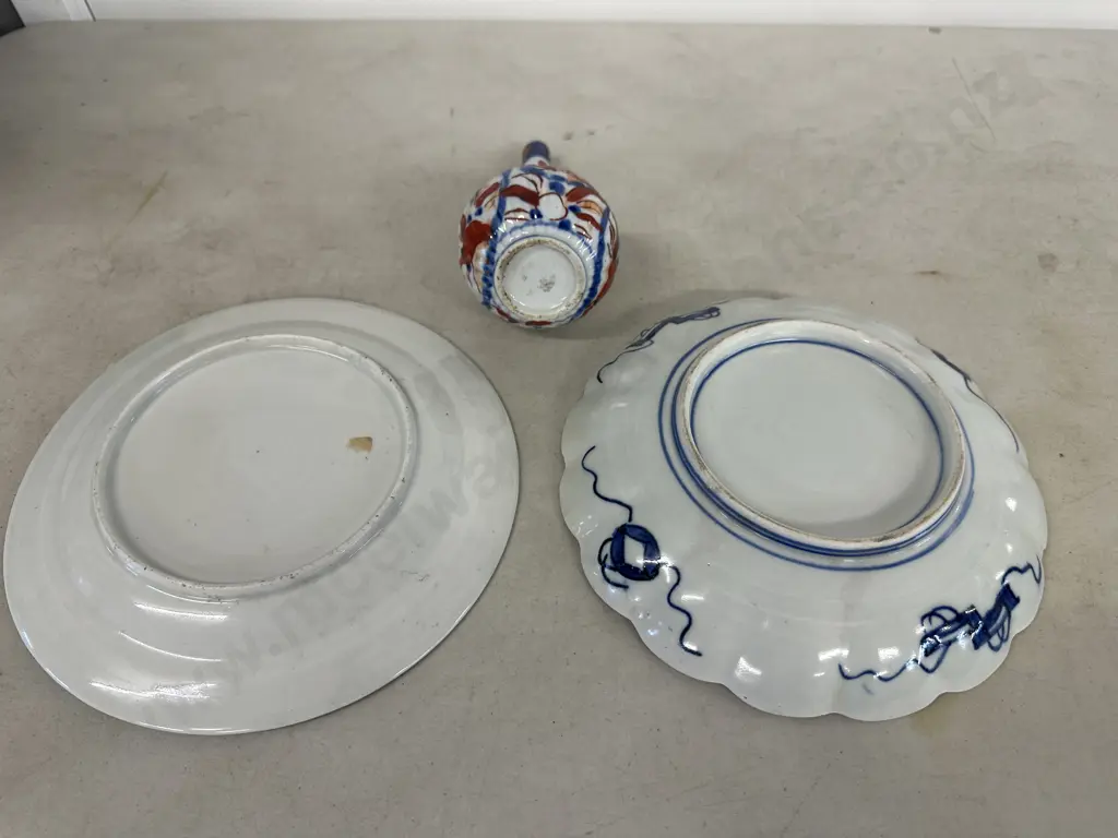 Early Japanese Imari Plates x 2 With an Onion Vase Image 1++