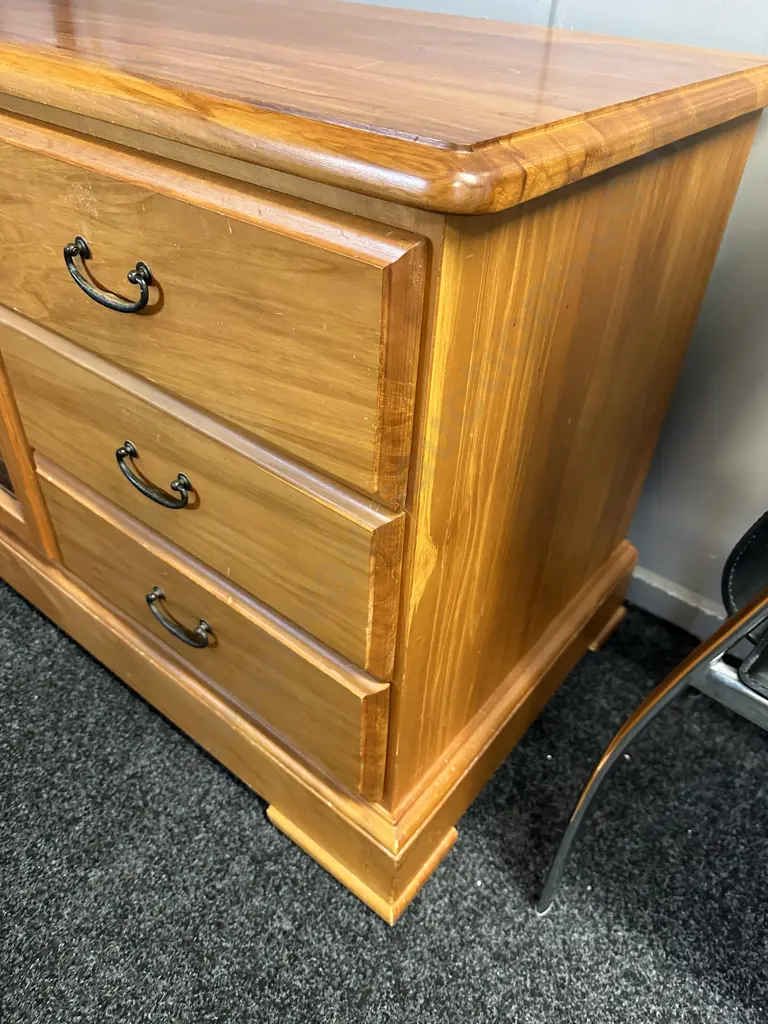 Rimu Side Cabinet, Single Glass Door, 3 Drawer With Metal Handles. H73 W107 D55cm Image 1++