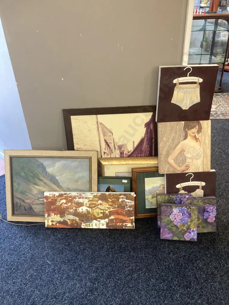 Large Assortment of Art Image 1++