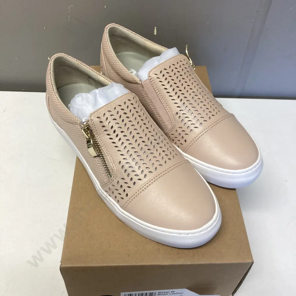 Deuce Bezel W Blush Leather Shoes - 39 Image 1++