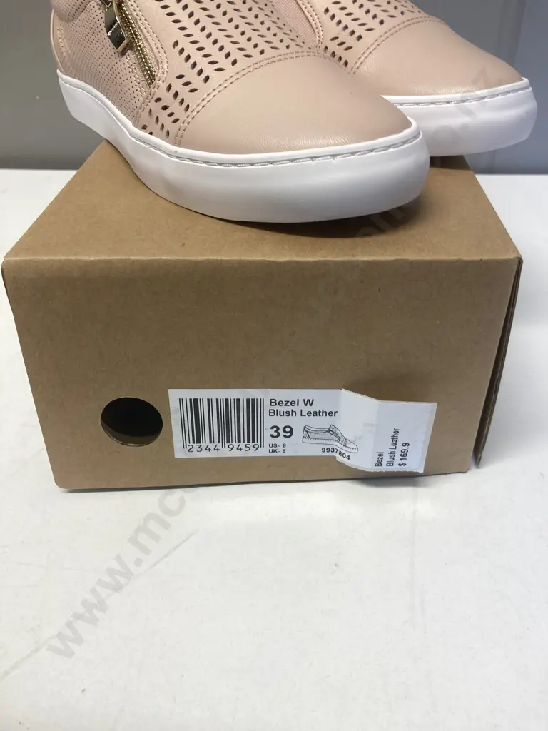 Deuce Bezel W Blush Leather Shoes - 39 Image 1++