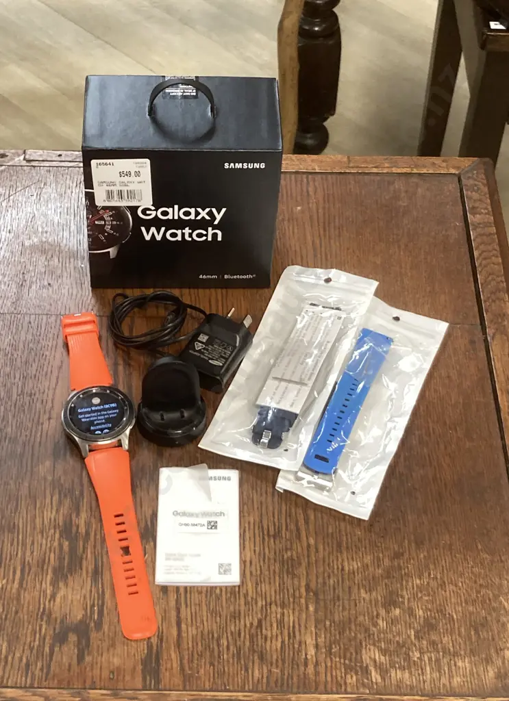 Samsung Galaxy Watch  46mm In Silver Model SM-R800, Charger, New Straps, Etc, Boxed (Not Holding Charge Very Long) Image 1++