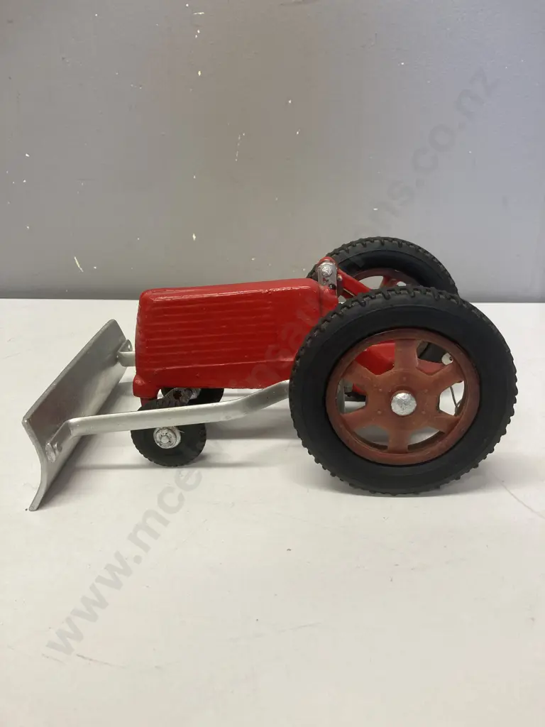 Fun Ho Red Medium Tractor with Blade. Cast Aluminium from 1958 - 1980. L25cm Image 1++