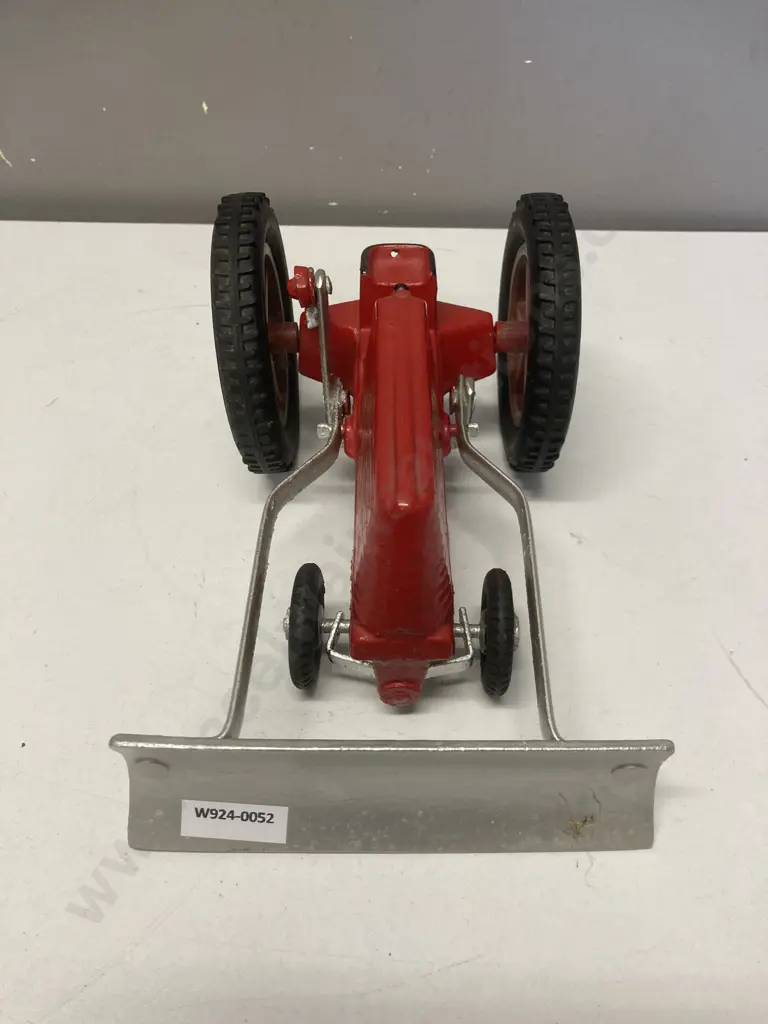 Fun Ho Red Medium Tractor with Blade. Cast Aluminium from 1958 - 1980. L25cm Image 1++