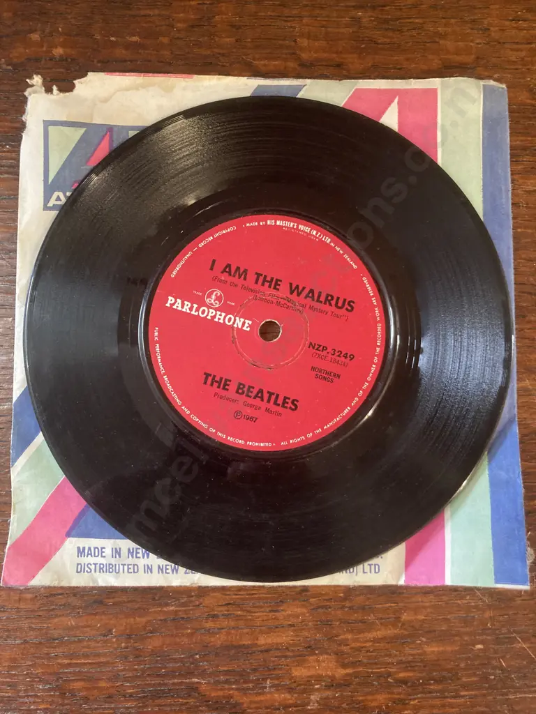 The Beatles, Hello Goodbye / I Am the Walrus, Vinyl 45 (New Zealand, 1967) Red and Black Parlophone Label Image 1++