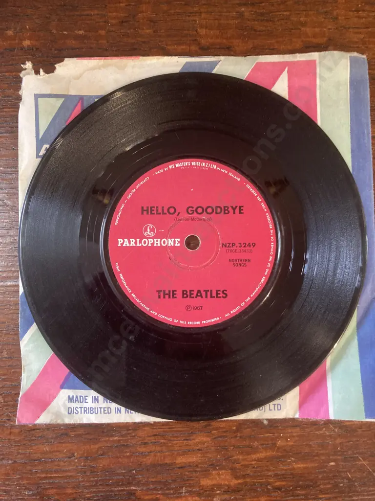 The Beatles, Hello Goodbye / I Am the Walrus, Vinyl 45 (New Zealand, 1967) Red and Black Parlophone Label Image 1++