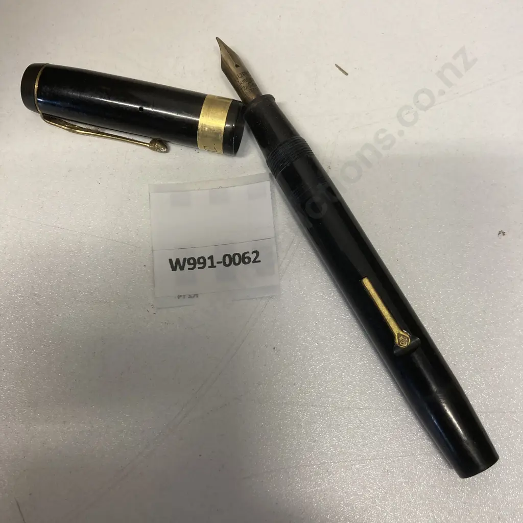 Vintage Conway Stewart No 47 Fountain Pen, 14ct Gold Nib, Black. Image 1++
