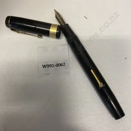 Vintage Conway Stewart No 47 Fountain Pen, 14ct Gold Nib, Black.