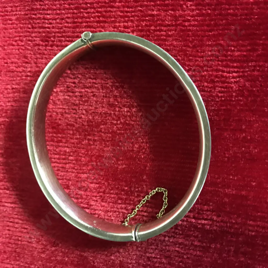 Silver Lined 9ct VB&CS Etched Bangle, Snap Clasp With Safety Chain. 14.2gm Image 1++