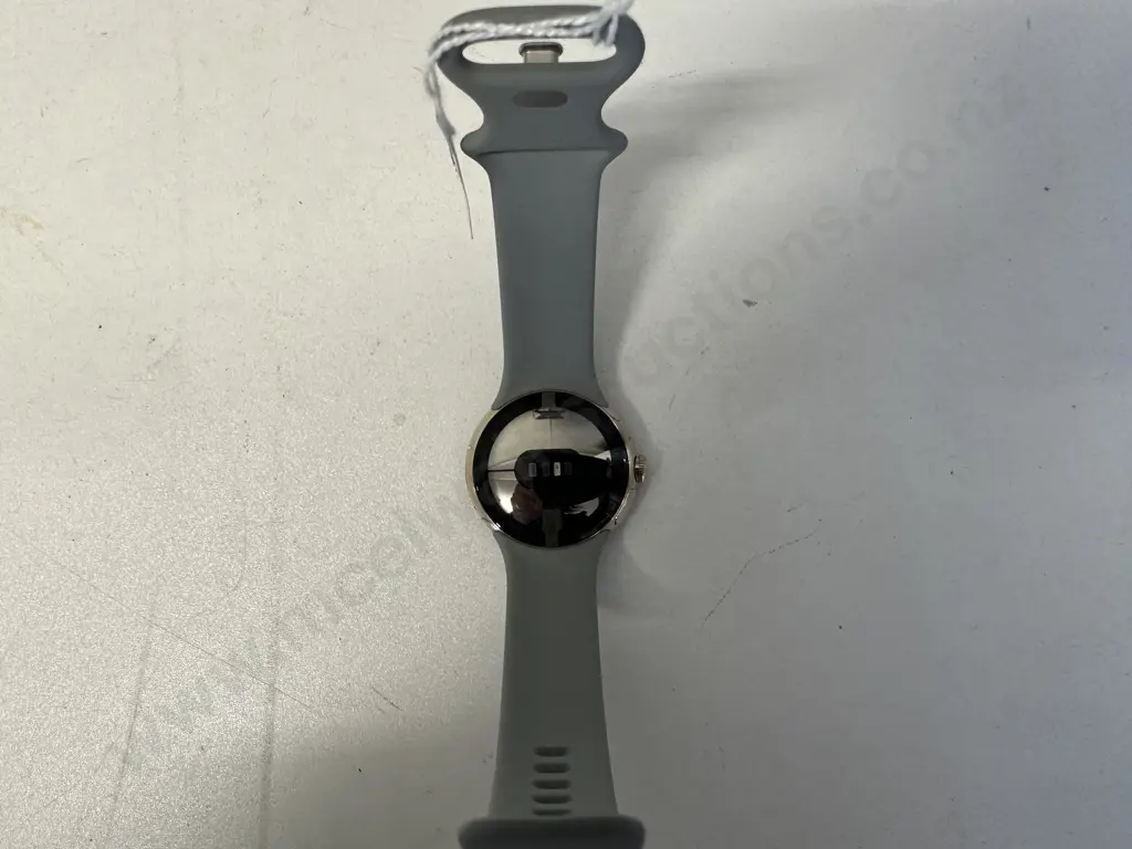 Google Pixel Watch - GPS, S/S Case. Gorilla Glass, Heart Rate Sensor Image 1++
