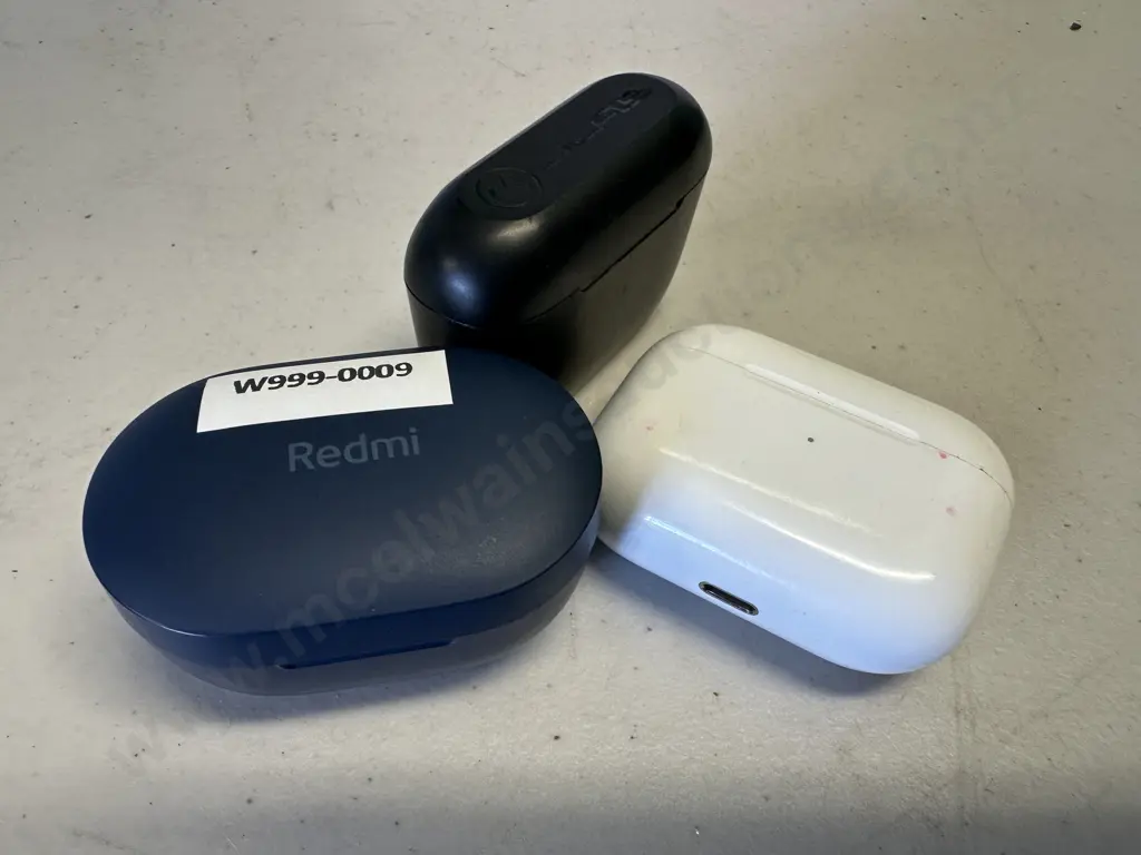 JLAB & Redmi Earbuds With Charging Cases, Single Apple A2564 Ear Bud & Case Image 1++