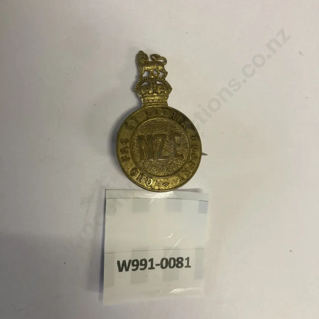 Scarce WW1 New Zealand Engineers Tunneller Hat Badge Image 1++