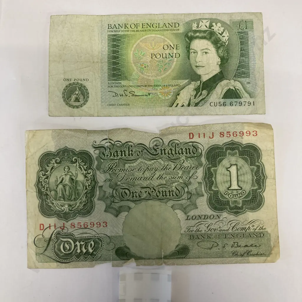 Two Bank Of England One Pound Notes Image 1++