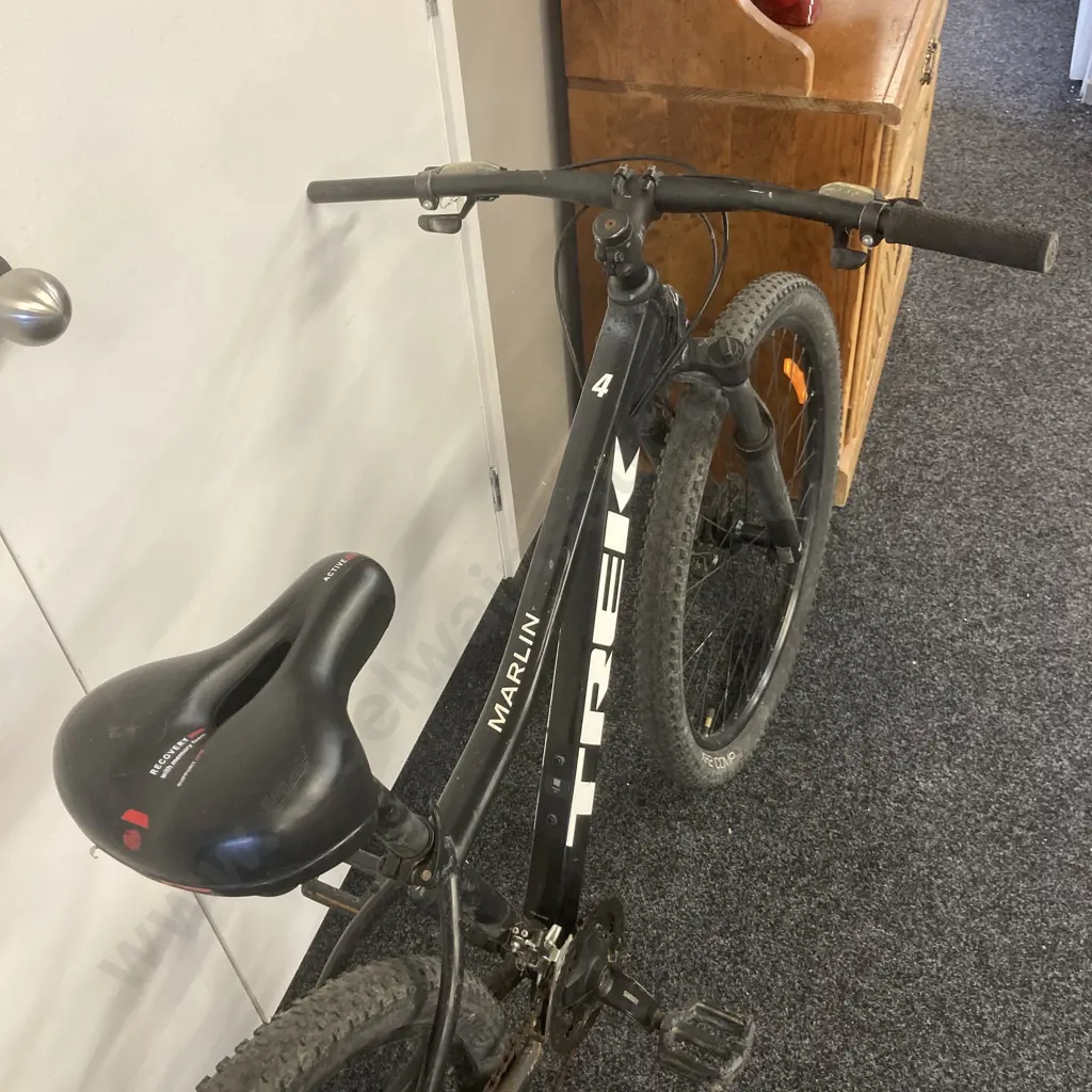 Marlin Trek 4 Mountain Bike - Black Image 1++