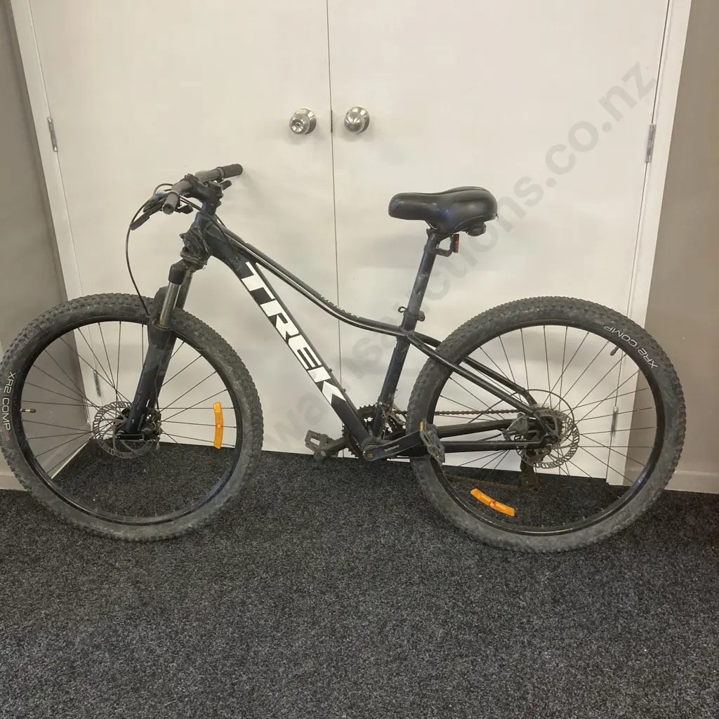Marlin Trek 4 Mountain Bike - Black Image 1++