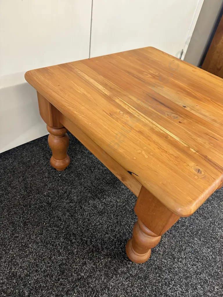 Rimu Occasional Lamp Table H42,W60x60cm Image 1++