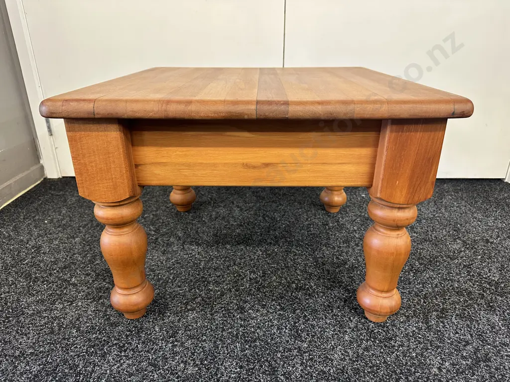 Rimu Occasional Lamp Table H42,W60x60cm Image 1++