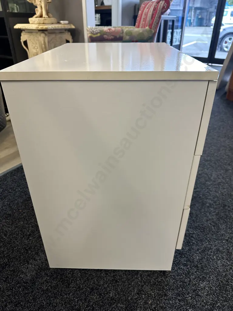 White 3 Drawer Lowboy. H60 W60 D40cm Image 1++