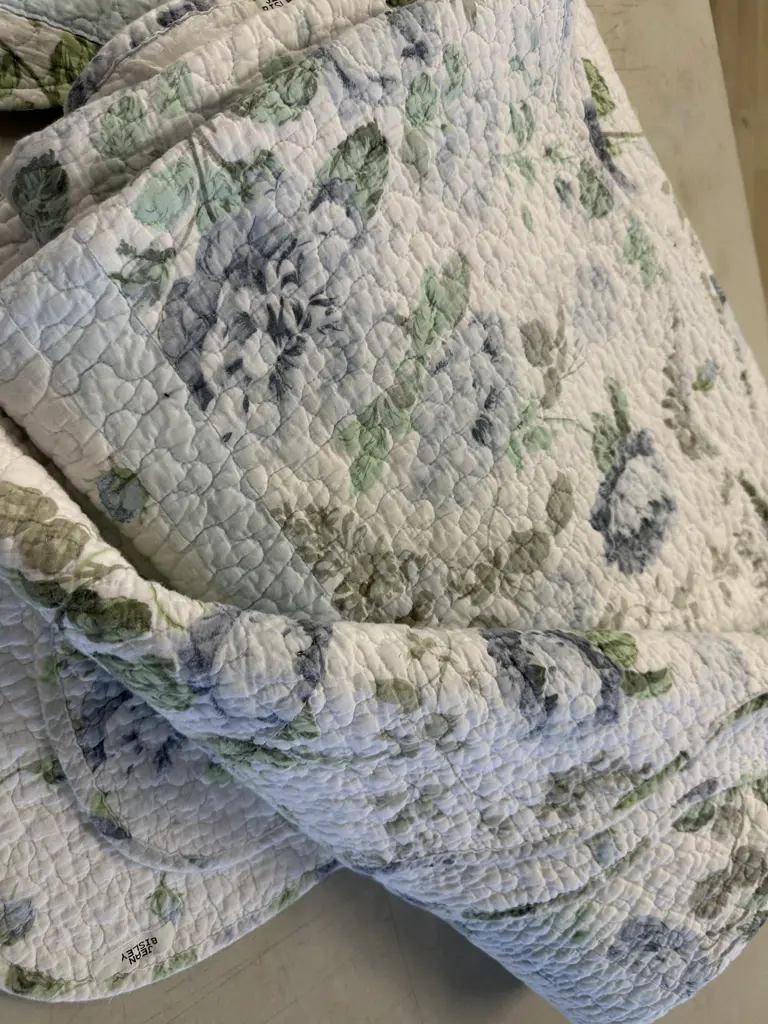 Coverlet & Pillow Cases Image 1++