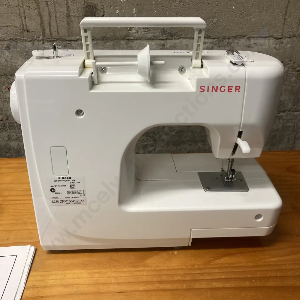 Singer 8280 Sewing Machine With Manual & Instructional DVD Image 1++
