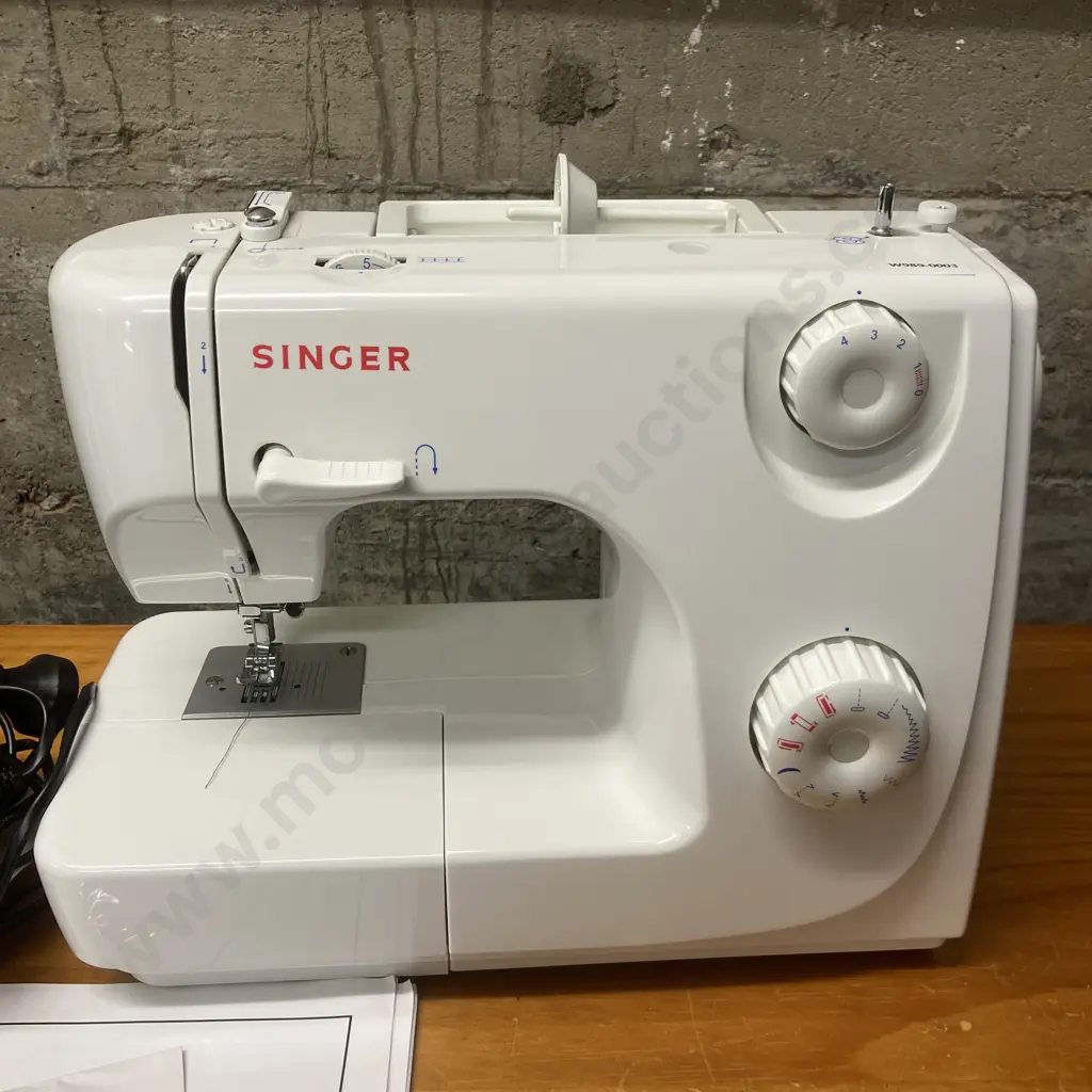 Singer 8280 Sewing Machine With Manual & Instructional DVD Image 1++