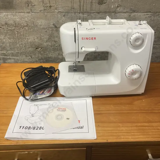 Singer 8280 Sewing Machine With Manual & Instructional DVD