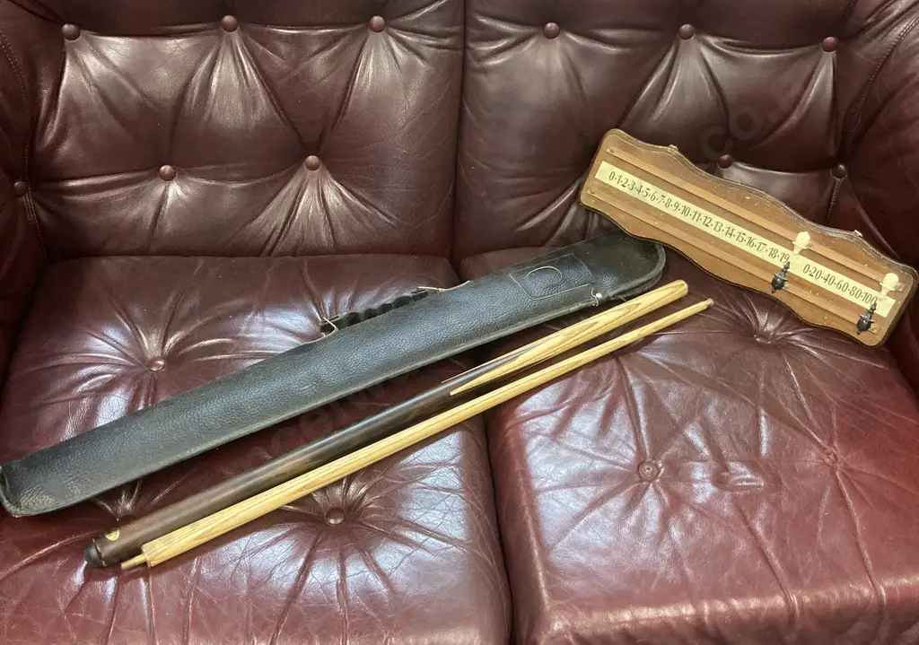 Wood Pool Cue And Yong Cheng Leather Case, 19oz 57” 2 Pce With a Snooker Scoring Board Image 1++