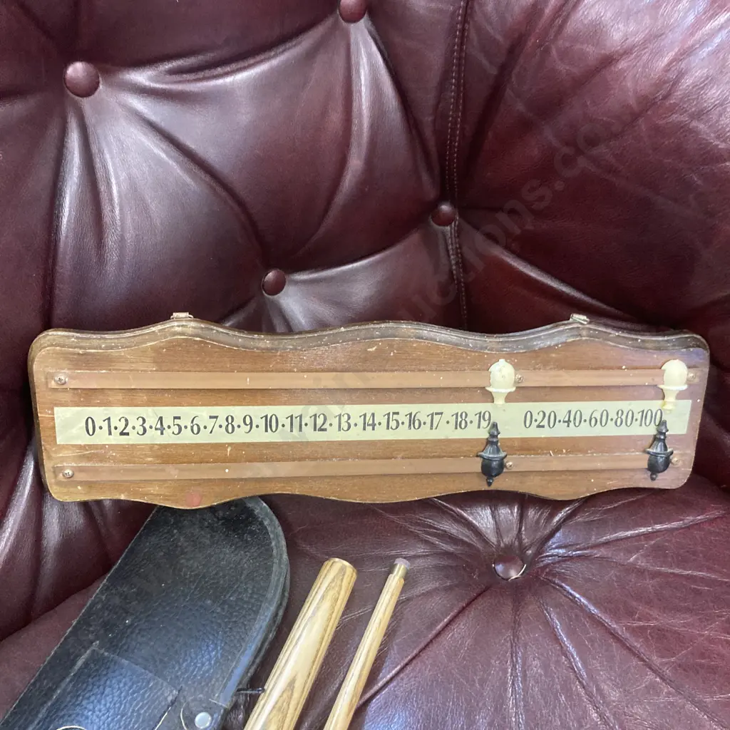 Wood Pool Cue And Yong Cheng Leather Case, 19oz 57” 2 Pce With a Snooker Scoring Board Image 1++