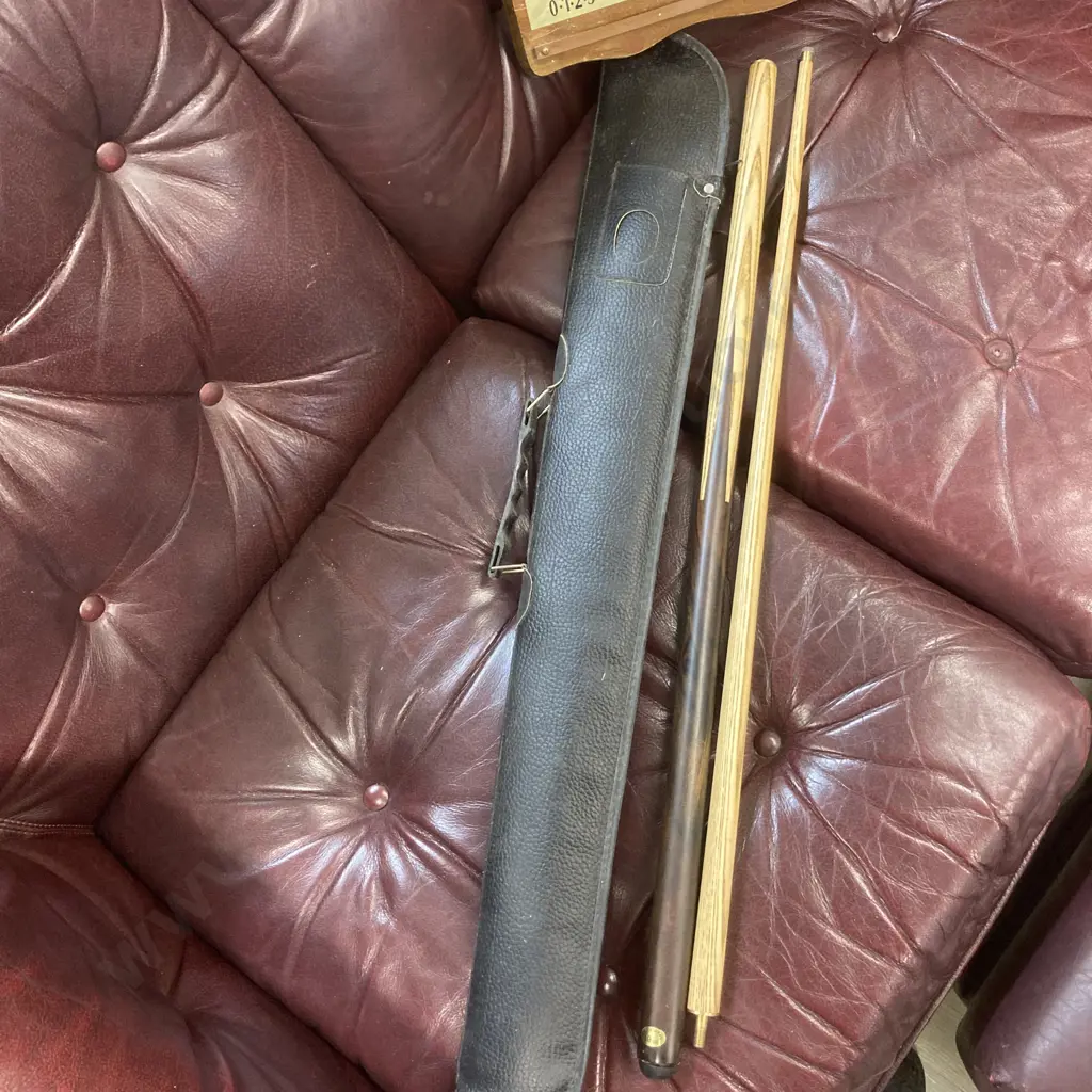Wood Pool Cue And Yong Cheng Leather Case, 19oz 57” 2 Pce With a Snooker Scoring Board Image 1++