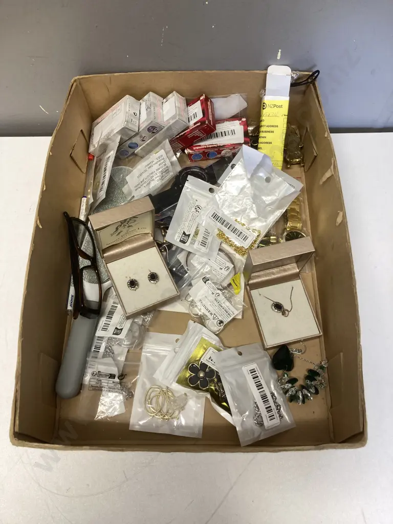 Box lot Jewellery, Watches Etc Image 1++