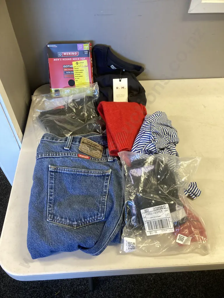 Ladies & Mens Clothing Image 1++