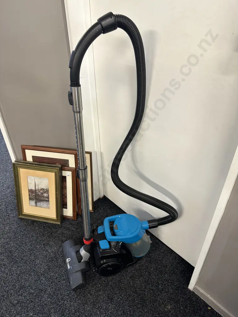 Bissell Zing Vacuum Cleaner, 1500W Image 1++