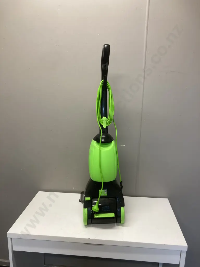 Wertheim SE2000 Deep Cleaning Carpet Shampooer Image 1++