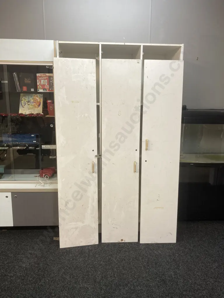 White Three Door Cabinet. H200 W120 D58.5cm (Missing Screws To Join Hinges) Image 1++