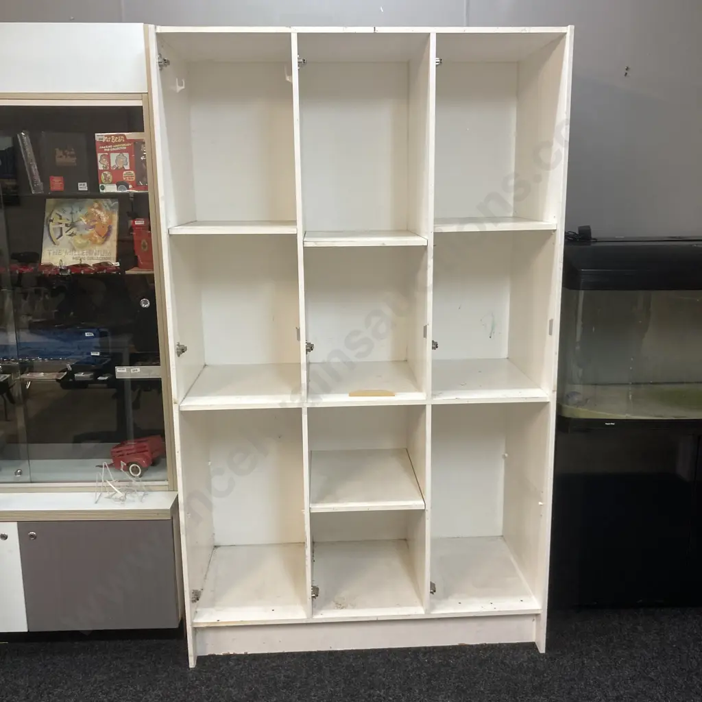 White Three Door Cabinet. H200 W120 D58.5cm (Missing Screws To Join Hinges) Image 1++